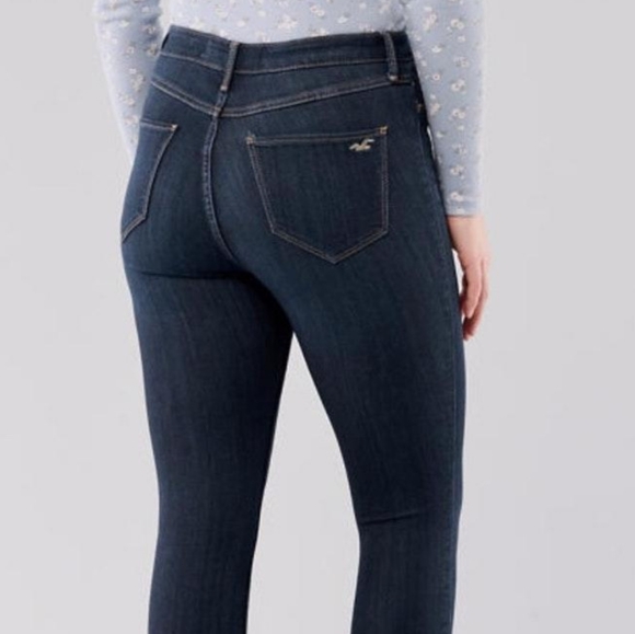 Hollister Curvy Ultra High-Rise Jean Leggings - Picture 2 of 5